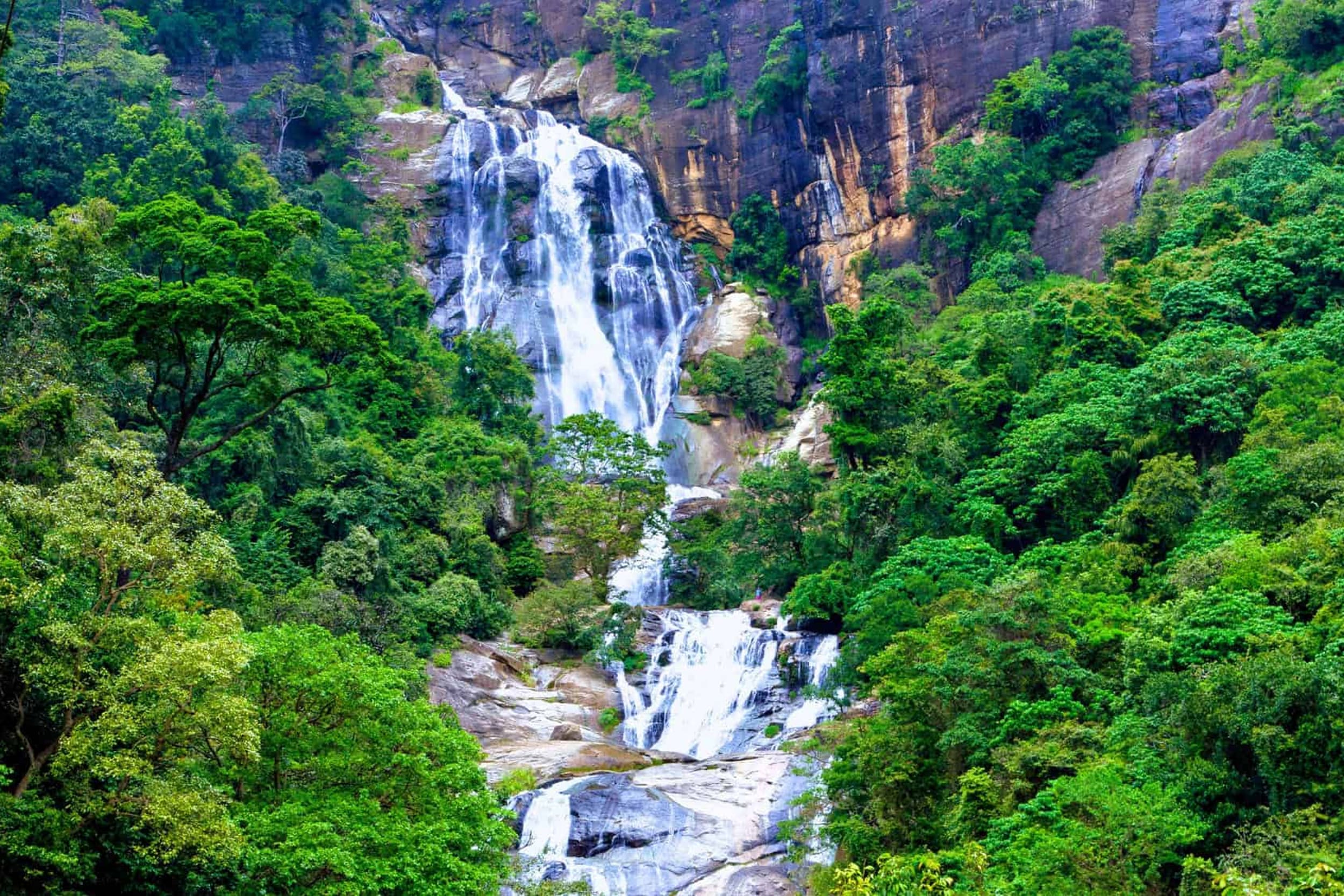 6_days_ravana_waterfall https://srilankatourdriverwithcar.com/wp-content/uploads/2019/12/6_days_rawana_waterfall.jpg