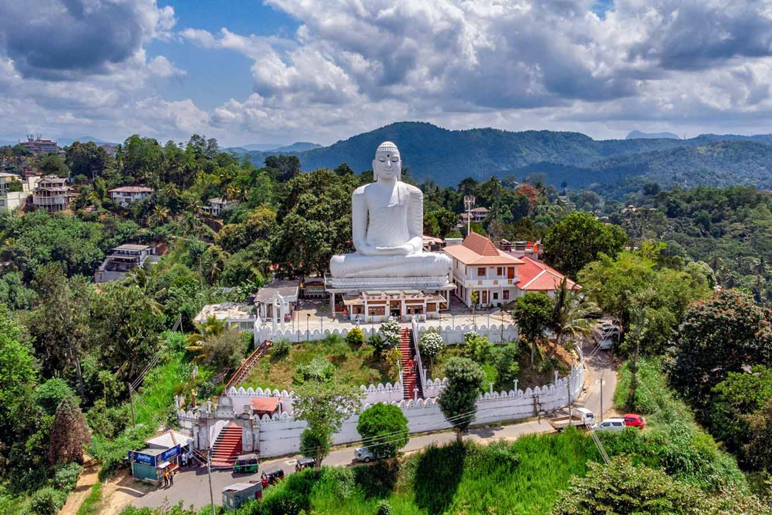 bahirawakanda-vihara-buddha-statue-sri-lanka https://srilankatourdriverwithcar.com/wp-content/uploads/2025/05/bahirawakanda-vihara-buddha-statue-sri-lanka.jpg