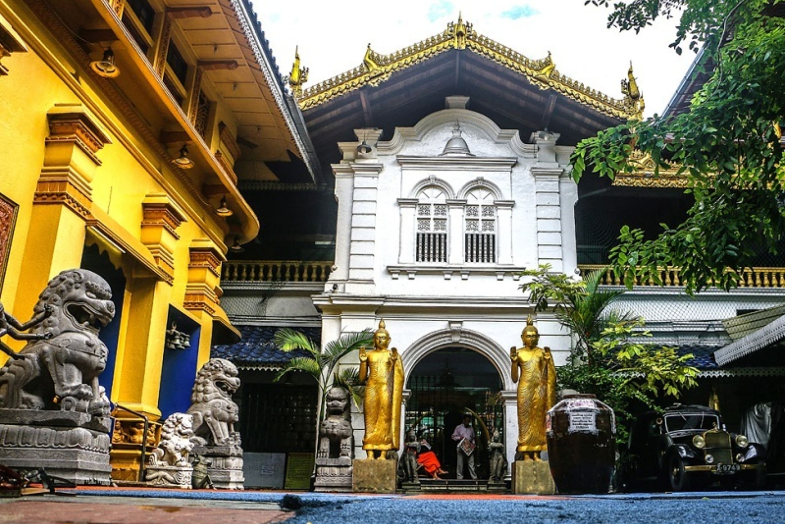 gangaramaya-temple-colombo-sri-lanka https://srilankatourdriverwithcar.com/wp-content/uploads/2025/05/gangaramaya-temple-colombo-sri-lanka.jpg