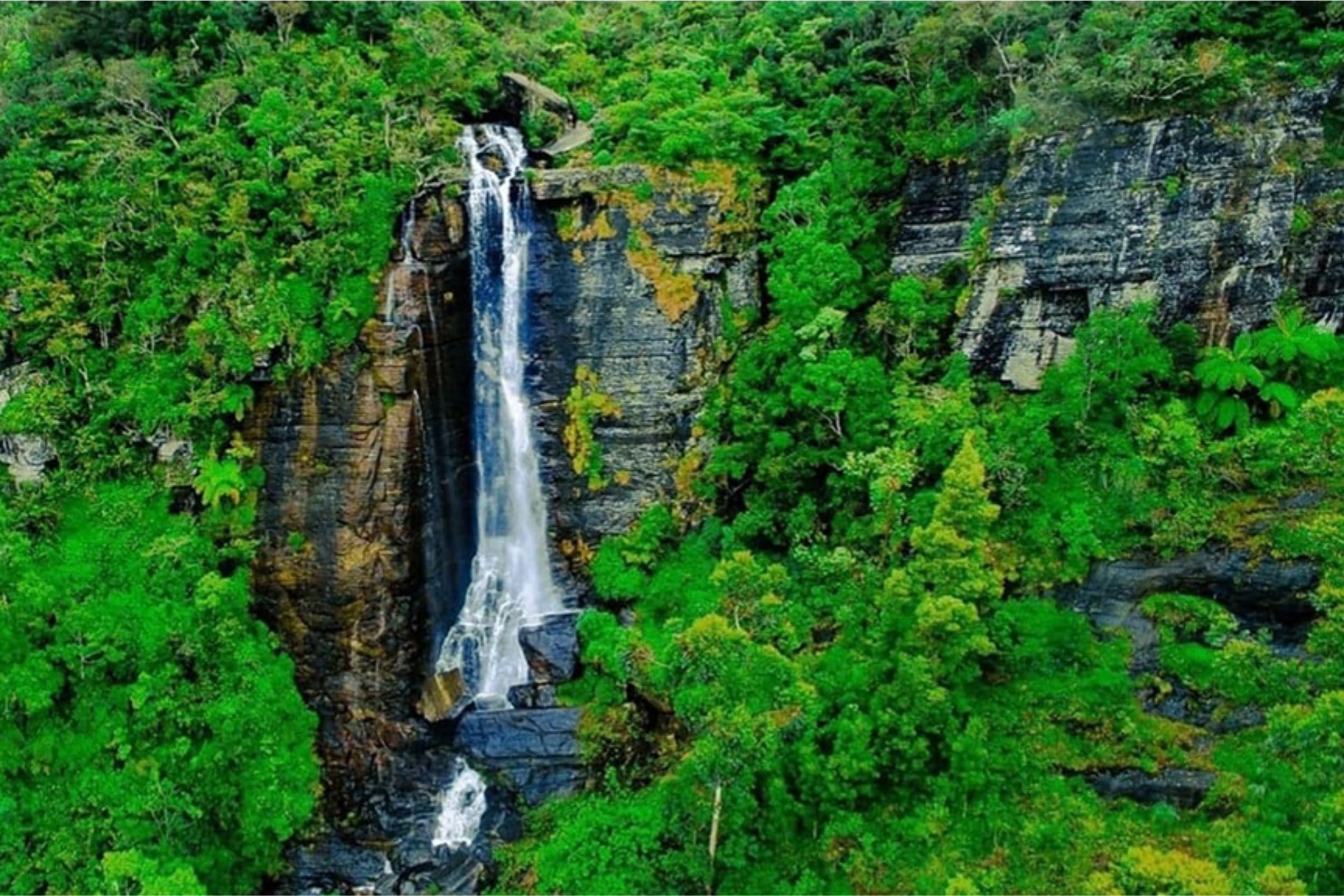 lovers-leap-waterfall-nuwara-eliya-sri-lanka https://srilankatourdriverwithcar.com/wp-content/uploads/2025/05/lovers-leap-waterfall-nuwara-eliya-sri-lanka.jpg