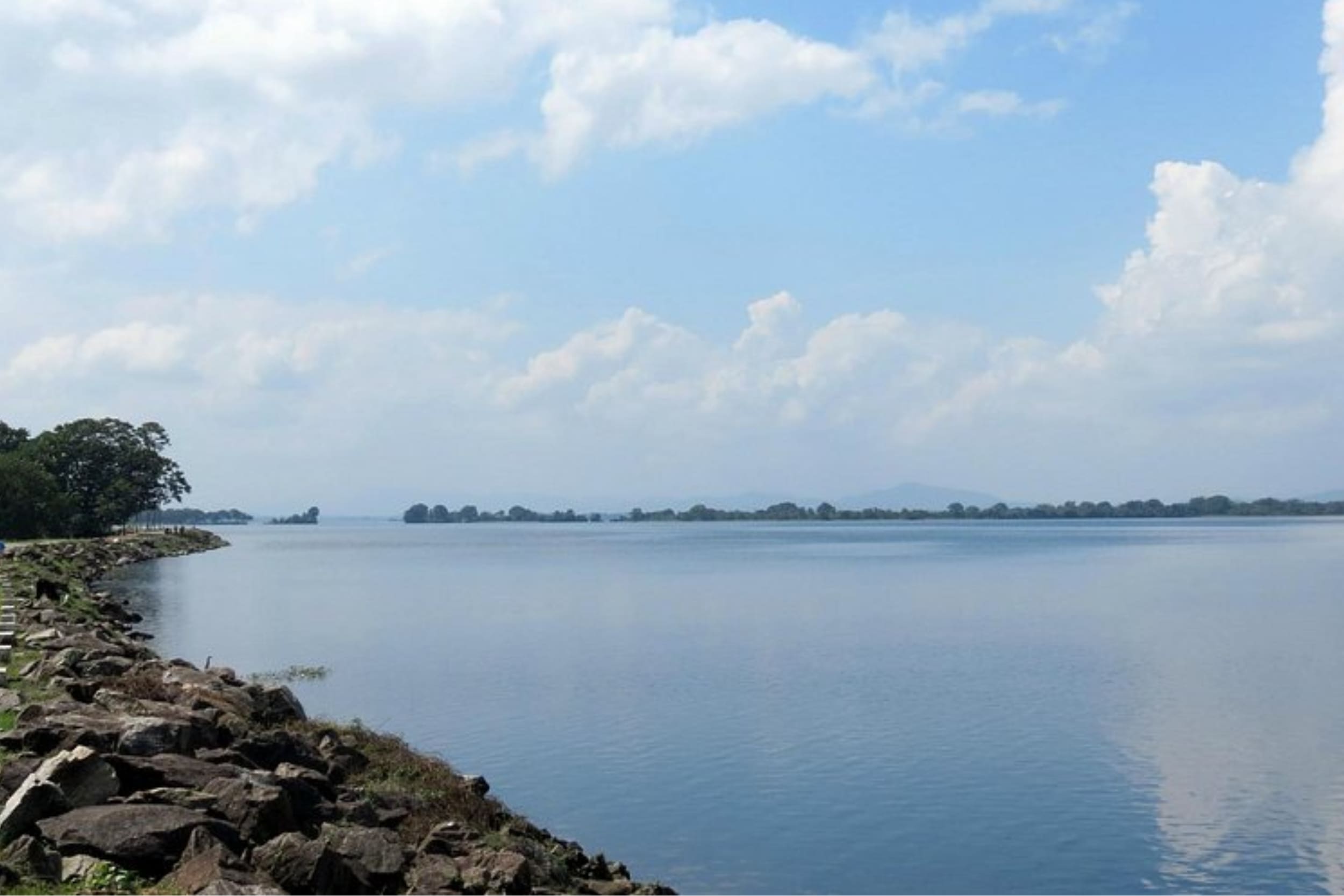 parakrama-samudra-sri-lanka https://srilankatourdriverwithcar.com/wp-content/uploads/2025/05/parakrama-samudra-sri-lanka.jpg