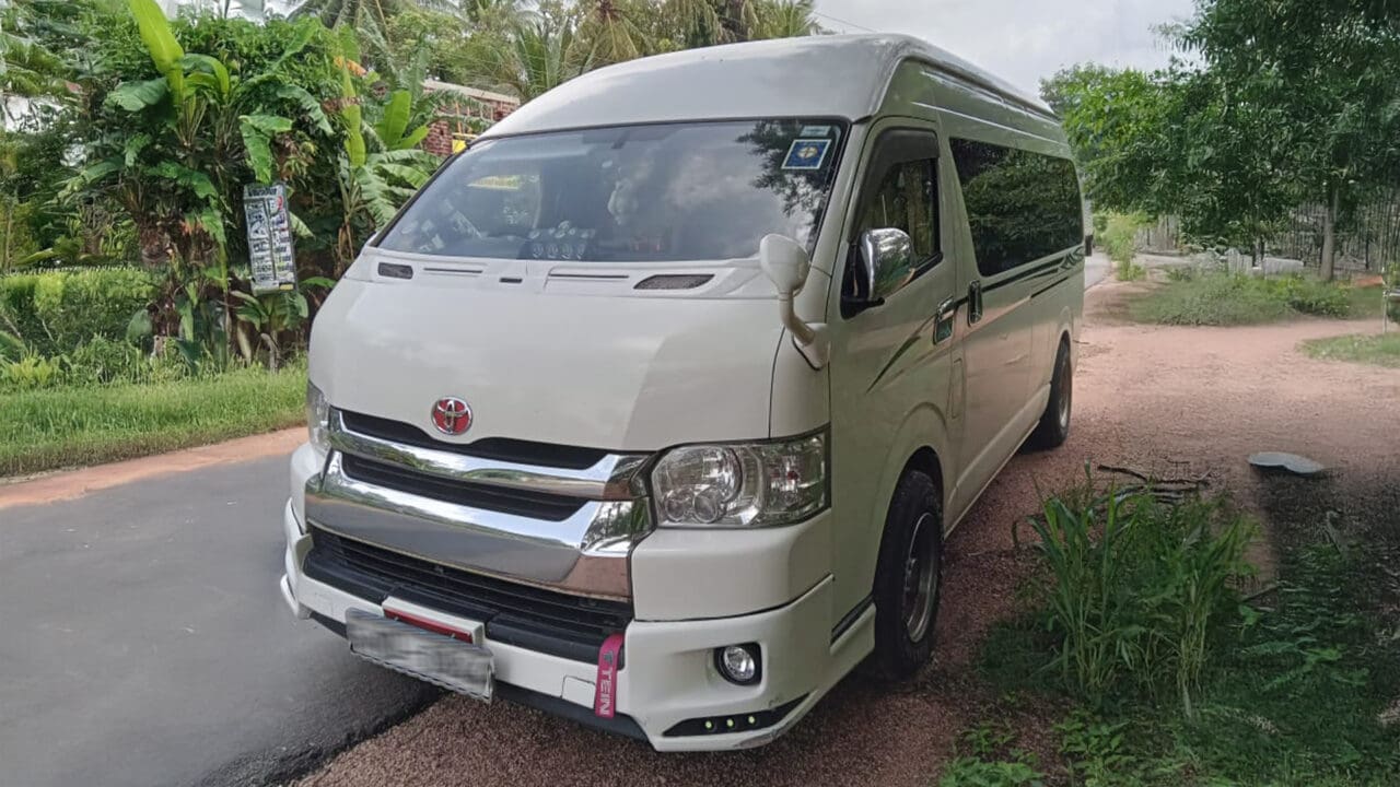 mini-bus-high-roof-03