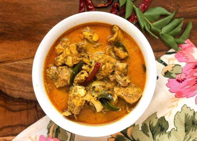 Sri Lankan chicken curry (Kukul Mas) in coconut gravy