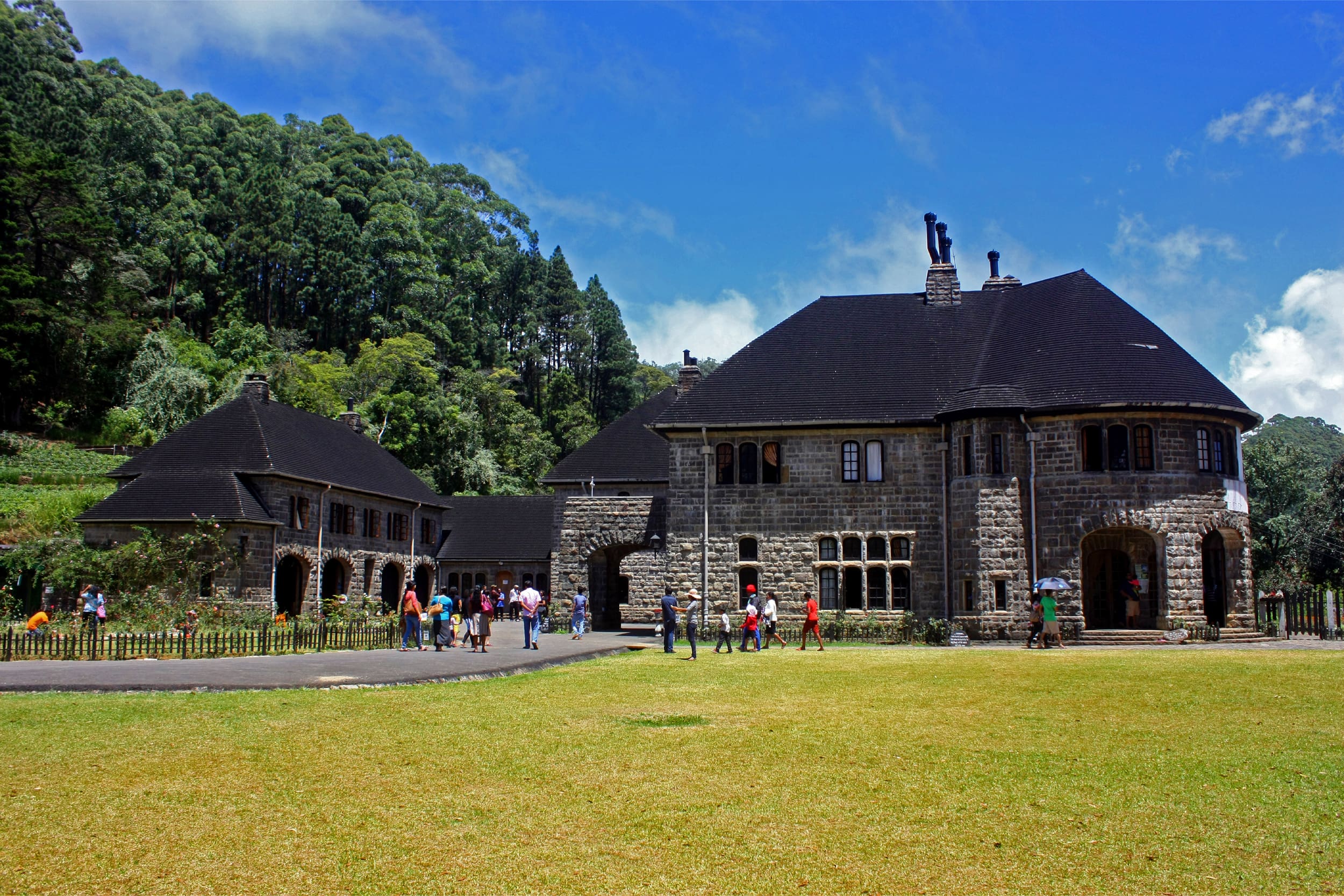 adisham-bungalow-haputale https://srilankatourdriverwithcar.com/wp-content/uploads/2025/10/adisham-bungalow-haputale.jpg