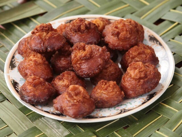 Sri Lankan kavum kokis traditional New Year sweets