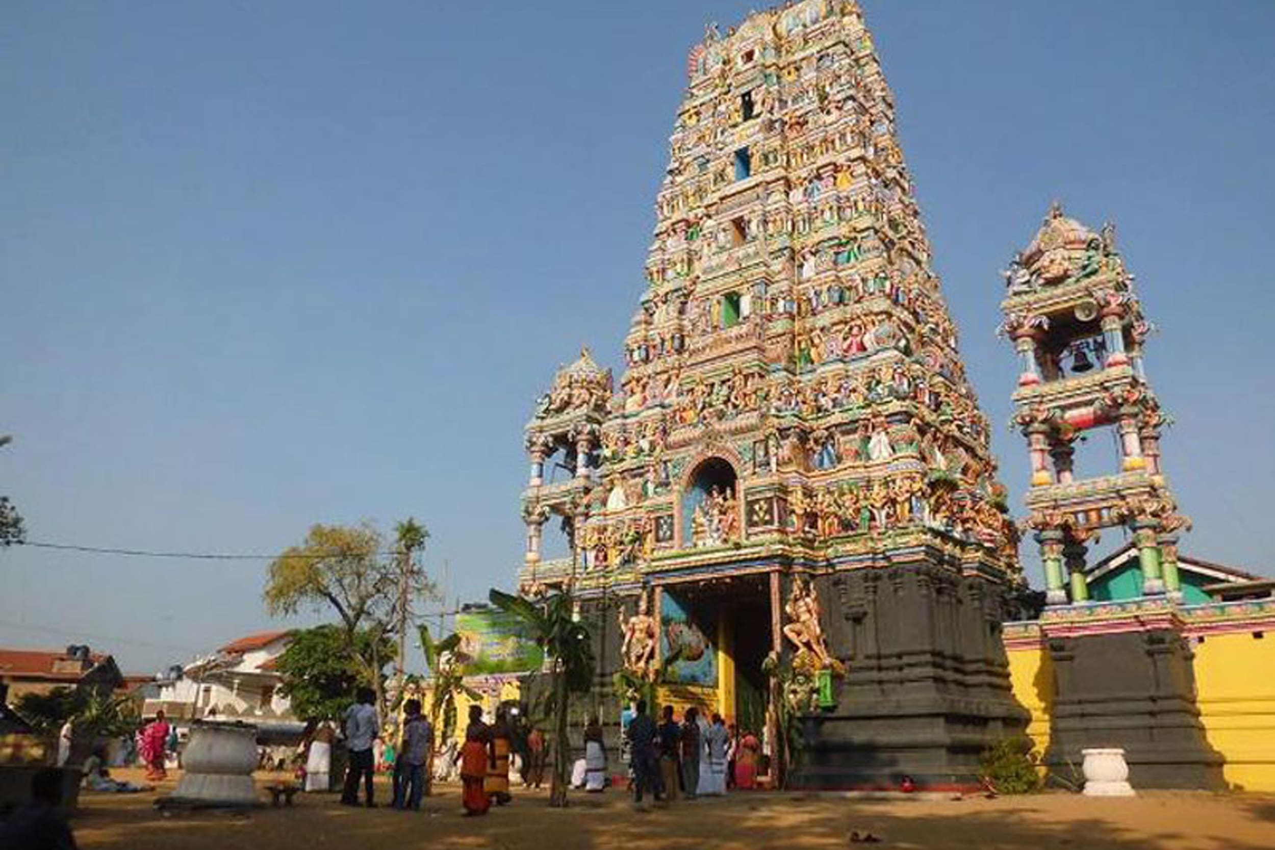 kokkadicholai-thanthondreeswarar-temple-pasikuda https://srilankatourdriverwithcar.com/wp-content/uploads/2025/10/kokkadicholai-thanthondreeswarar-temple-pasikuda.jpg