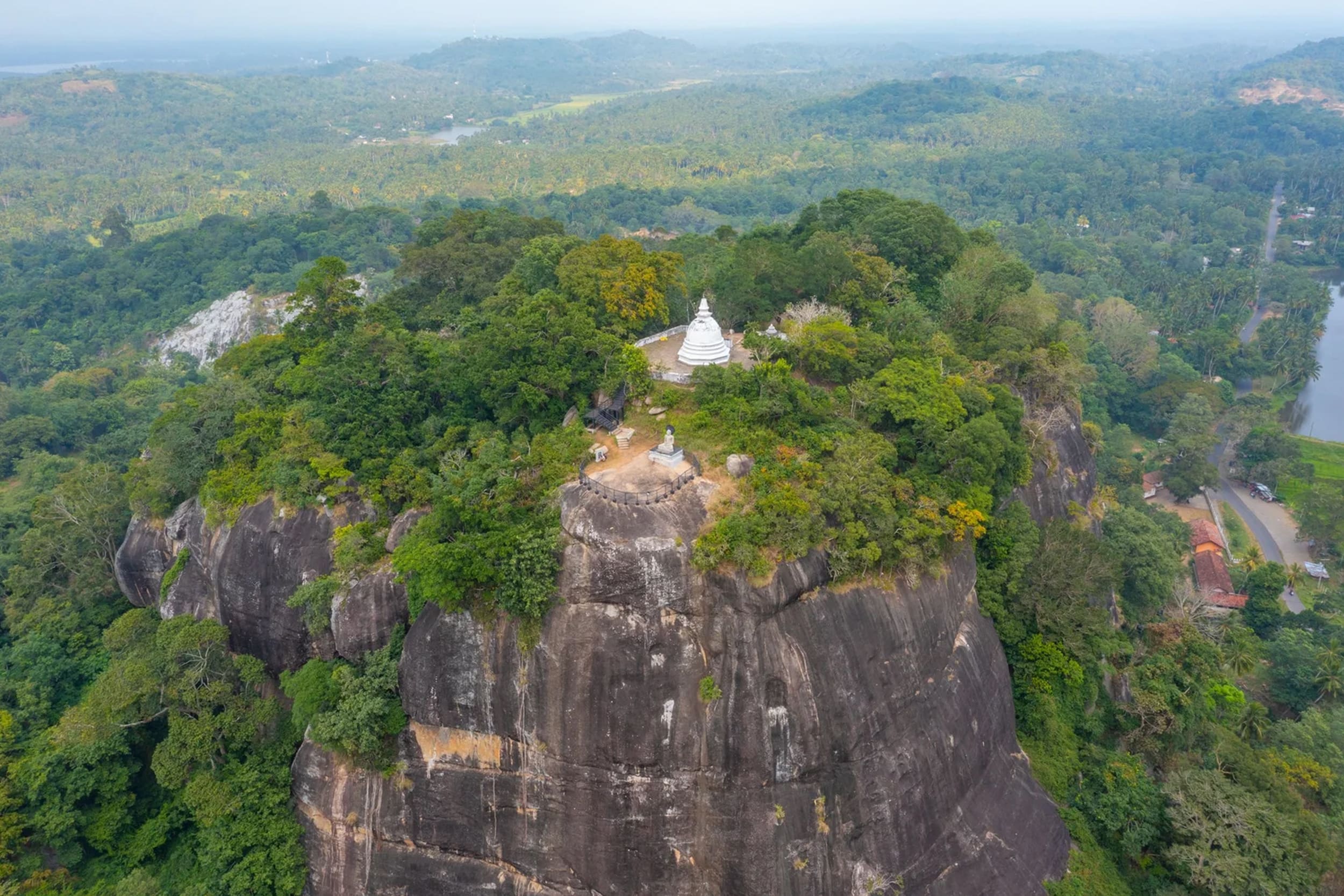 https://srilankatourdriverwithcar.com/wp-content/uploads/2025/10/mulgirigala-raja-maha-vihara.jpg