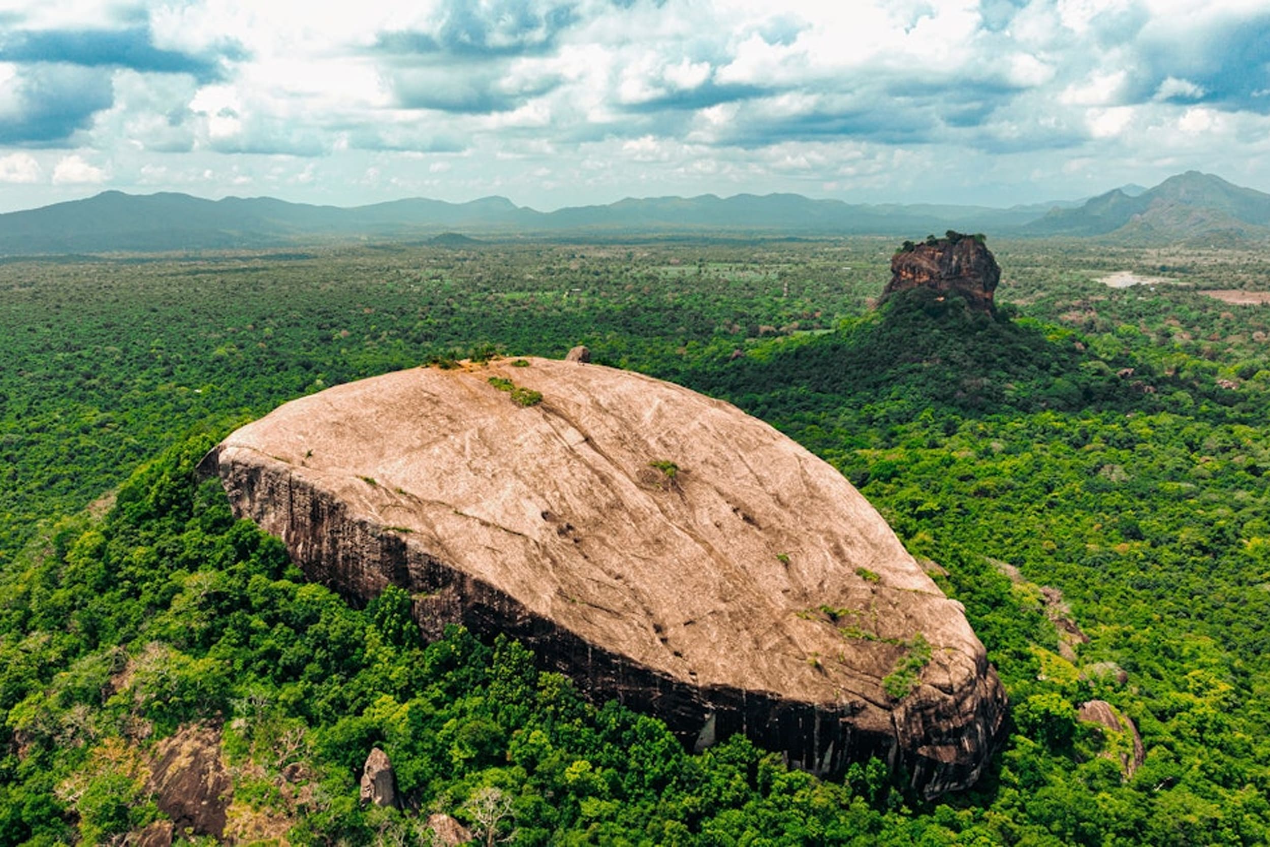 pidurangala-rock-sigiriya https://srilankatourdriverwithcar.com/wp-content/uploads/2025/10/pidurangala-rock-sigiriya.jpg